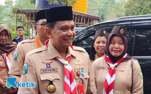 Thumbnail Berita - Patut Ditiru! Kadinkes Jatim dr Erwin Libatkan Kader Pramuka Jadi Fasilitator Cek Kesehatan Gratis