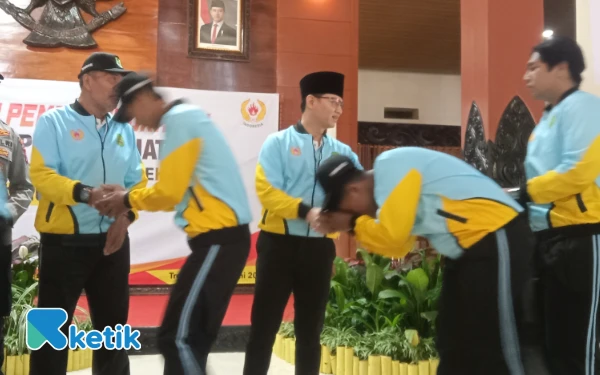 Thumbnail Berita - Pemberangkatan Kontingen Trenggalek Porprov IX, Mas Ipin: Selama Masih Ada Nafas Beri yang Terbaik!