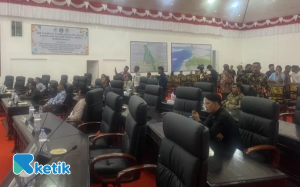 Thumbnail Pembentukan Pansus DOB di Halsel Berbuah Ancaman Pemboikotan Aktivitas Kantor DPRD