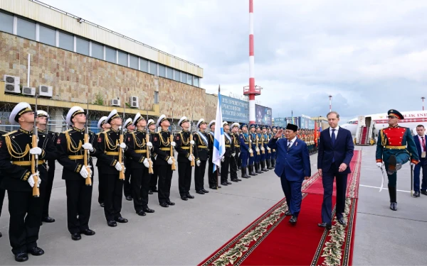 Thumbnail Tiba di Rusia, Prabowo Disambut Penuh Hormat dengan Upacara Militer