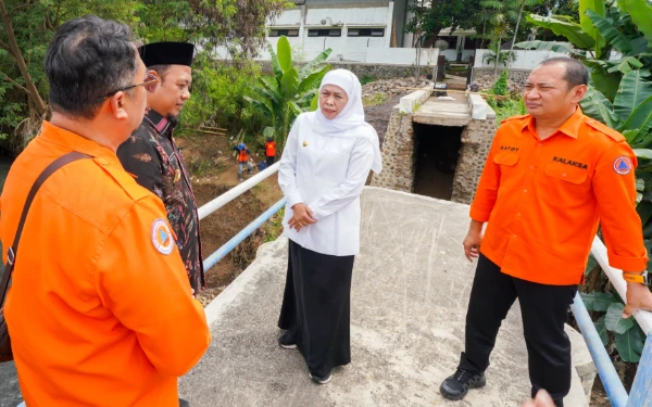 Thumbnail Khofifah Gercep! Jembatan Santri Genggong Ambruk Langsung Dibangun, Agustus Tuntas