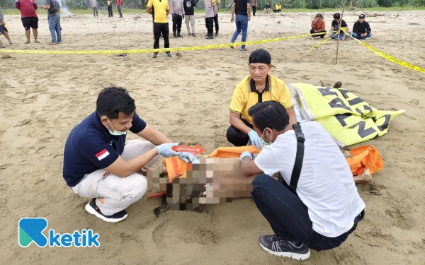 Thumbnail Berita - Perempuan Ditemukan Tewas Tanpa Busana di Pantai Teleng Ria Pacitan