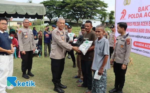 Thumbnail Berita - Baksos dan Bakkes Hari Bhayangkara di Komplek Buddha Tzu Chi, Wakapolda Aceh Bagikan 500 Paket Sembako kepada Masyarakat