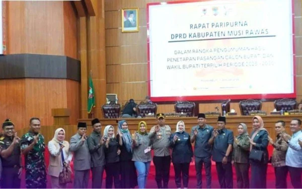 Thumbnail Berita - DPRD Musi Rawas Gelar Rapat Paripurna Pemberhentian dan Penetapan Bupati-Wakil Bupati Terpilih