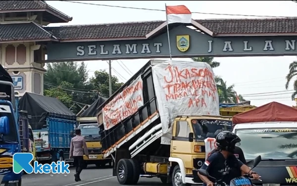 Thumbnail Berita - Ratusan Sopir Truk Pemalang Mengeluh ke Wakil Rakyat, Minta Keadilan Aturan ODOL