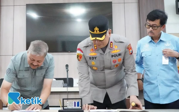 Thumbnail Berita - Pemkab Pinrang dan Polres Pinrang Teken Naskah Hibah, Perkuat Sinergi Jaga Kamtibmas