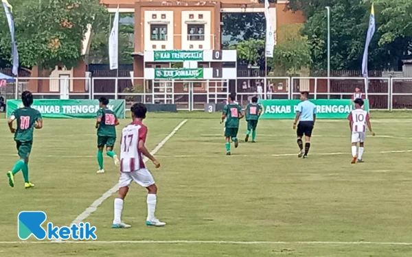 Thumbnail Berita - Sepak Bola Porprov 2025: Bimo Sebut Tak Ada Istilah Trenggalek 'Parkir Bus' Lawan Sidoarjo