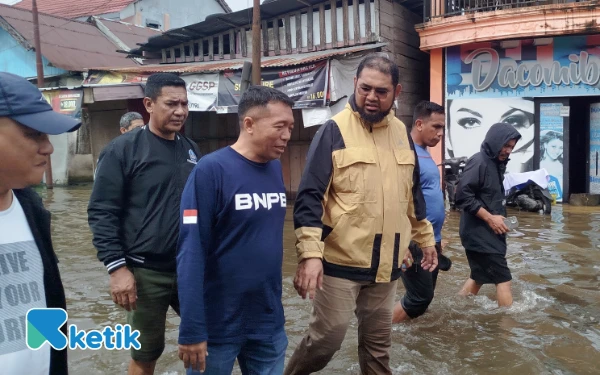 Thumbnail Dua Pihak Nyatakan Sikap Bantu Korban Banjir di Bacan, Aswin Adam: Yang Lain Belum