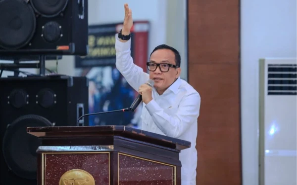 Thumbnail Berita - Profil Wamenaker RI Immanuel Ebenezer, Aktivis Sosial yang Kini Jadi 'Tukang Dobrak' Kabinet Prabowo