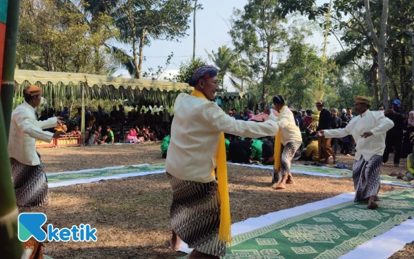 Thumbnail Berita - 7 Tradisi Sambut Suro di Pacitan, dari Wisuda Pertapa hingga Tumbal Kambing
