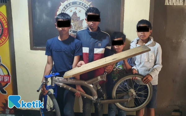 Thumbnail Berita - Polsek Bandar Bener Meriah Beri Edukasi Anak yang Terlibat Balap Liar