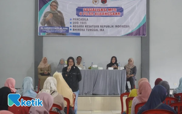 Thumbnail Berita - Anggota DPR RI Sadarestuwati Sosialisasikan Empat Pilar MPR RI kepada Ratusan Ibu PKK di Jombang