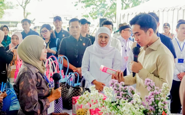 Thumbnail Wapres Gibran Sapa Pendamping dan Nasabah PNM Mekaar di Banyuwangi, Gubernur Khofifah Optimis Tingkatkan Kesejahteraan Keluarga