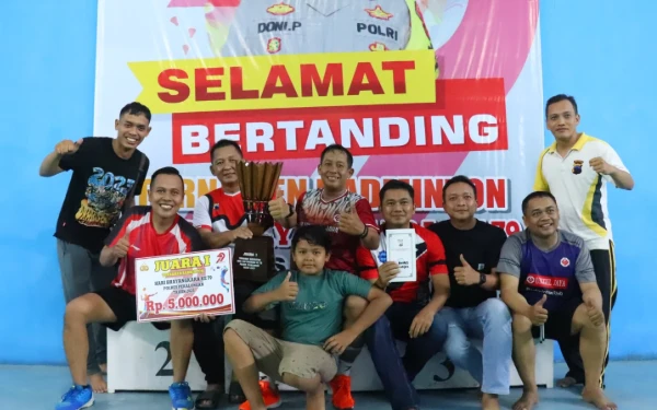 Thumbnail Berita - Polres Pekalongan Tutup Turnamen Badminton Hari Bhayangkara Ke-79, Tim Polres A Raih Juara Pertama