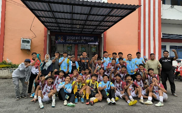 Thumbnail Berita - Sepak Bola Porprov 2025: Trenggalek Segel Tiket 8 Besar Usai Sikat Jombang 3-0