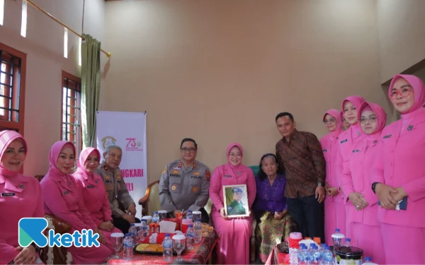 Thumbnail Berita - Kapolda Aceh Sambangi Keluarga Briptu Anumerta Sri Handri Kusumo Malau