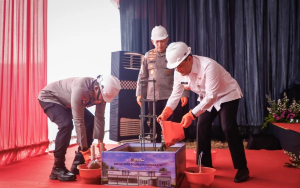 Thumbnail Berita - Kapolri dan Gubernur Jateng Resmikan Pembangunan 24 Gedung SPPG untuk Dukung Program Makan Bergizi Gratis