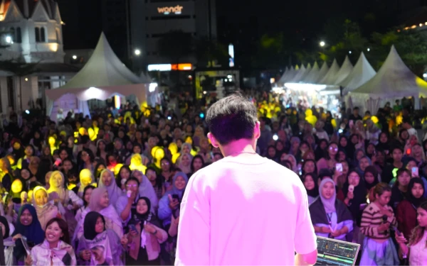 Thumbnail Ratusan Pelari Ikuti Fun Run Elumor di Surabaya