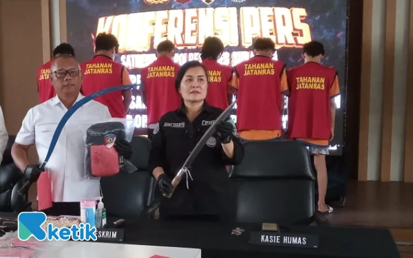 Thumbnail Lakukan Pengeroyokan di Menganti Surabaya, 6 Pendekar Ditangkap Polisi