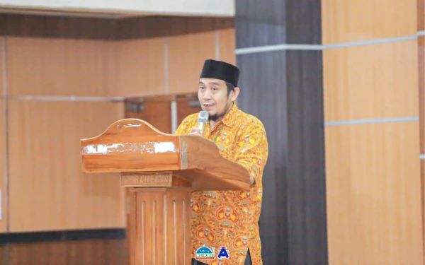 Thumbnail Berita - Suroj Albantani Tegaskan Tidak Ada Paksaan dalam Kegiatan PPKB yang Digelar AGPAII Cilegon