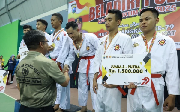 Thumbnail Dua Atlet Bela Diri Polres Batu Raih Perunggu dalam Kapolda Jatim Cup 2025  ‎