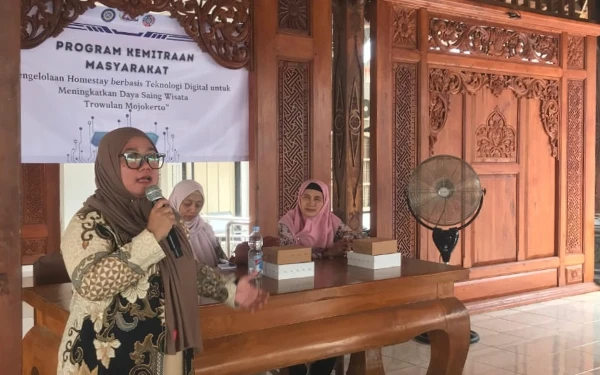 Thumbnail Berita - UNAIR Gandeng Warga Trowulan, Dorong Homestay Digital Demi Wisata Berkualitas