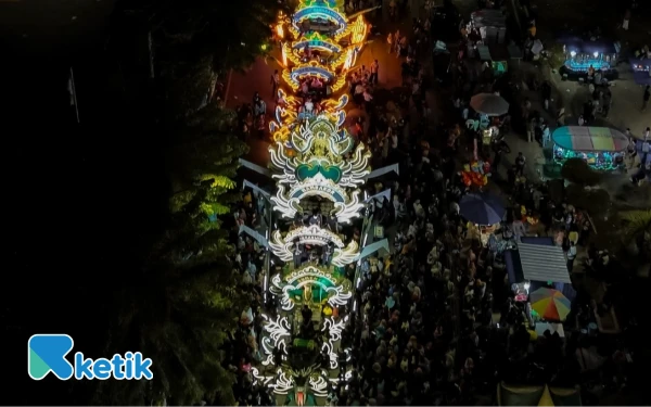 Thumbnail Berita - Sumenep Berdentang! Ribuan Warga Padati Parade Musik Tongtong Peringati Bulan Bung Karno