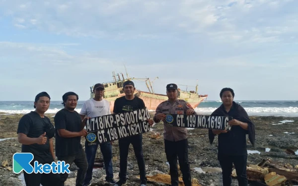 Thumbnail Berita - Respon Cepat, Polres Simeulue Lakukan Pengecekan Terhadap Kapal Terdampar di Pulau Simeulue Cut