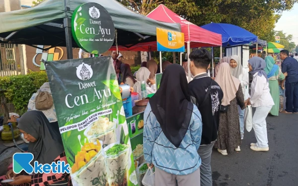 Thumbnail Berita - Perluas Promosi Produk, DT Pastry Bakery SMAN 1 Gondangwetan Gelar Bazar di GOR Pasuruan