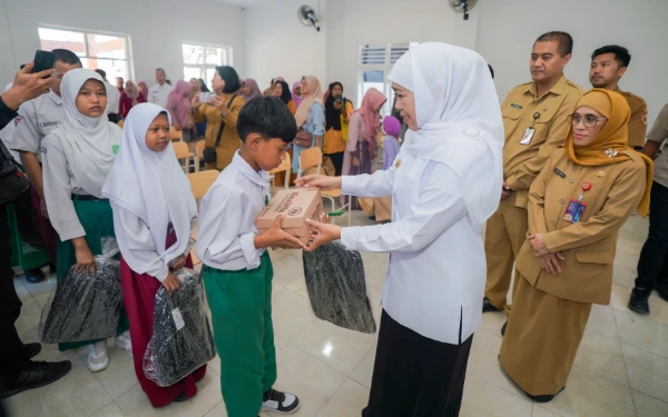 Thumbnail Gubernur Khofifah Pastikan Sarana Prasarana Sekolah Rakyat di Mojokerto Siap Dioperasikan 14 Juli 2025