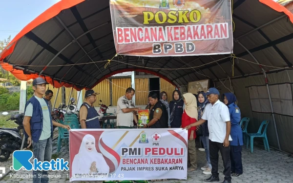 Thumbnail Berita - PMI Simeulue Salurkan Bantuan ke Korban Kebakaran di Desa Suka Karya
