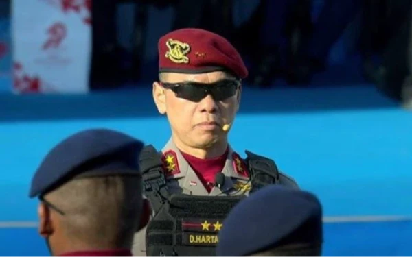 Thumbnail Berita - Mengenal Sosok Irjen Dadang, Komandan Upacara Hari Bhayangkara yang Dipuji Prabowo