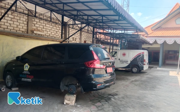 Thumbnail Berita - Ini Klarifikasi Kades Banyutengah Gresik usai Viral Pelayanan Mobil Siaga ke Warga Lamban