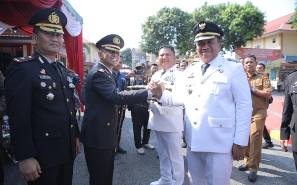 Thumbnail Ucapkan Selamat HUT Bhayangkara Ke-79, Taufik dan Rinto Disambut Hangat Kapolres Asahan