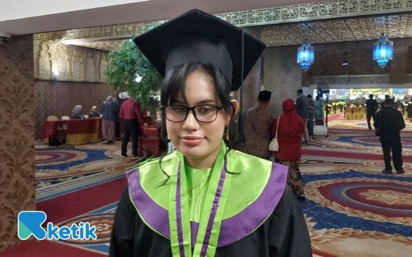 Thumbnail Debora Simanjuntak, Wisudawan Disabilitas yang Kenalkan AI Kepada Tunanetra