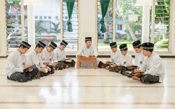 Thumbnail Berita - Penyerahan Santri Baru Pondok Pesantren Nurul Jadid 2025, Catat Tanggal Pentingnya!
