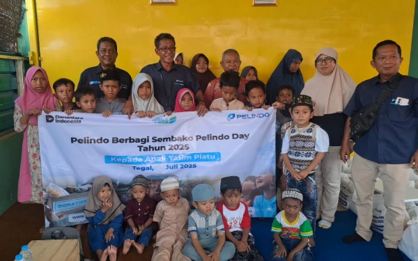 Thumbnail Wujud Nyata ESG, Pelindo Serahkan 100 Paket Sembako ke Panti Asuhan di Tegal