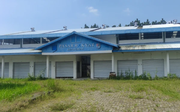 Thumbnail Berita - Pasar Rakyat Kenduruan Terbengkalai, Begini Respons Singkat Kadiskopumdag Tuban