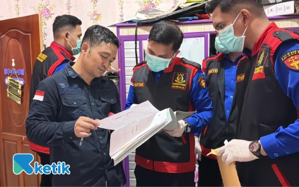 Thumbnail Kejari OKI Geledah Tiga Rumah Warga Lampung, Usut Dugaan Korupsi KUR Rp10 Miliar untuk Petani Tambak Udang