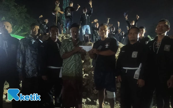 Thumbnail Ratusan Calon Warga PSHT Cabang Kabupaten Blitar Pilih Uruk Pondasi Masjid daripada Konvoi Jelang Pengesahan