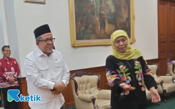 Thumbnail Fahri Hamzah Apresiasi Kepemimpinan Khofifah dalam Persiapan Program Renovasi 2 Juta Rumah dan Pembangunan Pesisir