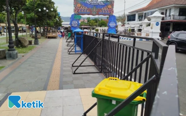 Thumbnail Tertangkap Buang Sampah di Festival Ronthek Pacitan? Siap-siap Viral di Medsos