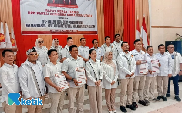 Thumbnail Berita - Isyarat Jabat Ketua? DPD Sumut Tetapkan Hj Maya Anggota Gerindra Labuhanbatu