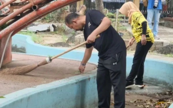 Thumbnail Komitmen Rawat Fasilitas Umum, Bupati Pemalang Bersama Jajaran Bersihkan Kolam Renang Olympic Widuri