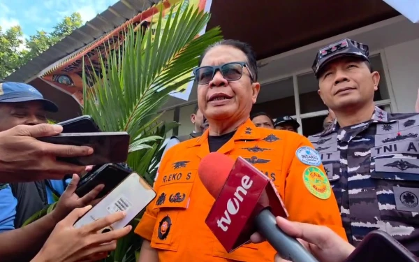 Thumbnail Proses Pencarian Penumpang KMP Tunu Pratama Jaya Tunggu Data KRI Fanildo