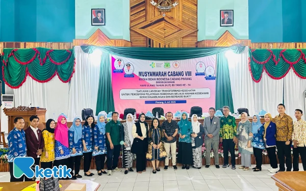 Thumbnail Berita - Ikatan Bidan Indonesia Cabang Pinrang Gelar Muscab Ke-VIII di Aula Kantor Bupati