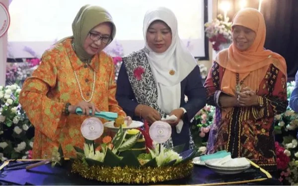 Thumbnail Berita - HUT IBI, Bupati Lumajang Sebut Bidan sebagai Ujung Tombak Pembangunan Kesehatan