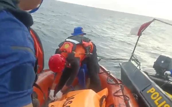 Thumbnail Dua Jenazah Penumpang KMP Tunu Pratama Jaya Ditemukan, Total 10 Orang Penumpang Meninggal