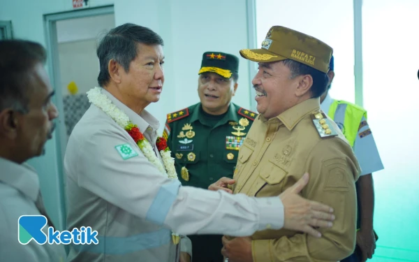 Thumbnail Berita - Tiba di Bandara Cut Nyak Dhien, Adik Prabowo Disambut Bupati Nagan Raya