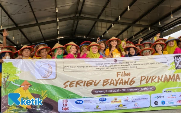 Thumbnail Berita - 100 Petani Antusias Nobar Film Seribu Bayang Purnama